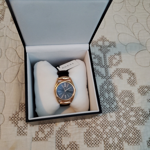 Accessories - Gucci women watch